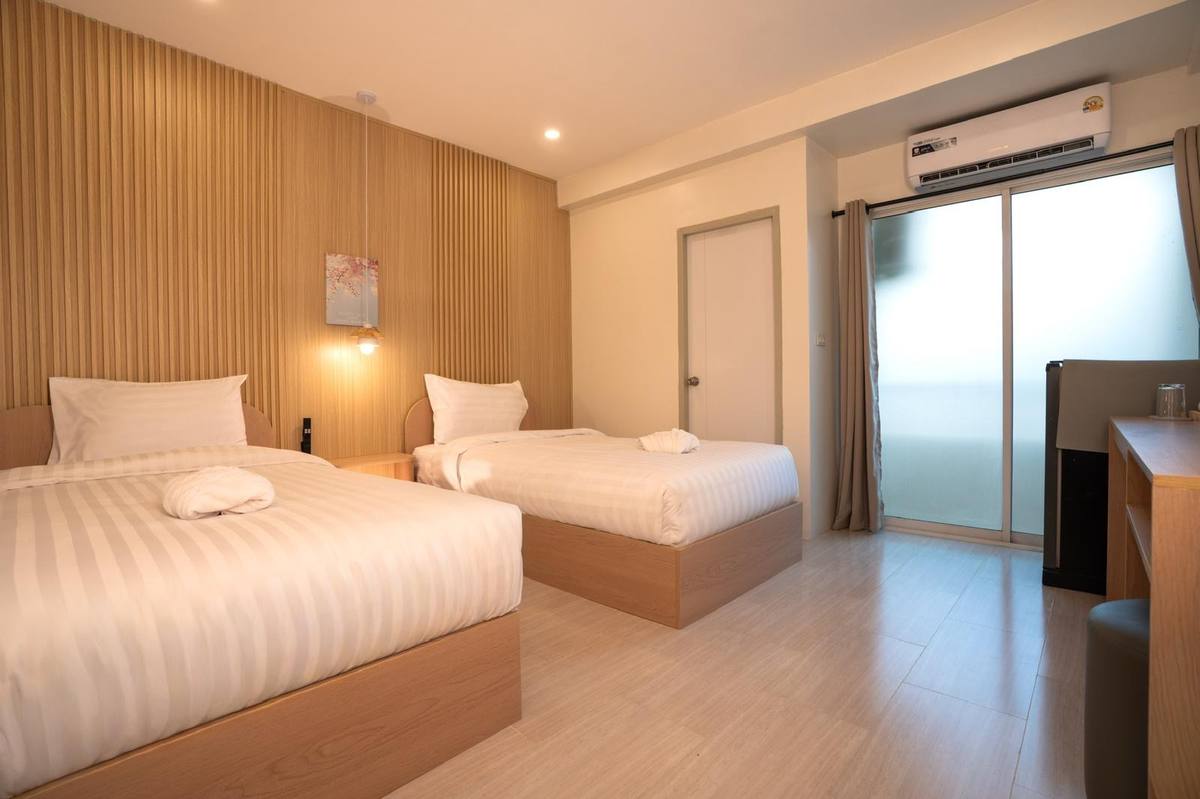 Deluxe Twin room with two single beds